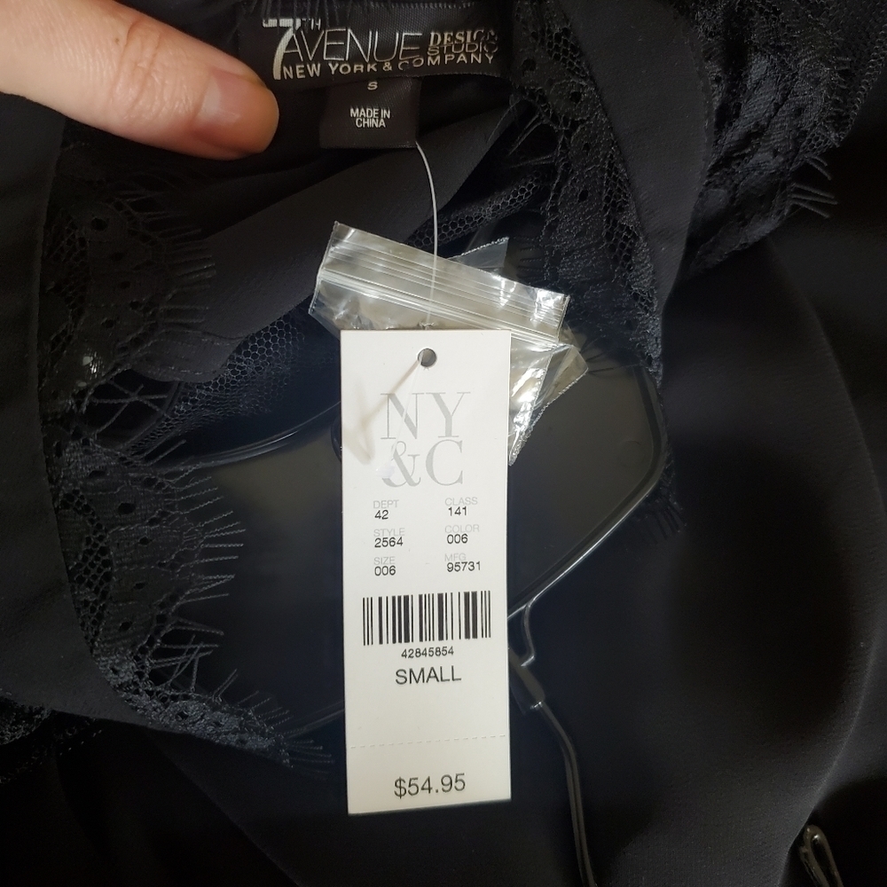 Ruffle Sleeve lace Top with Pearl Buttons - Picture 7 of 9